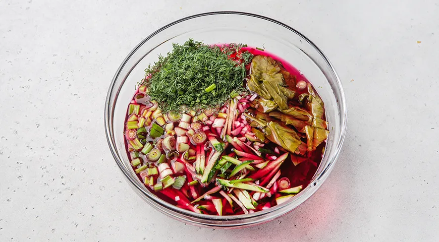 Холодник из свеклы и щавеля