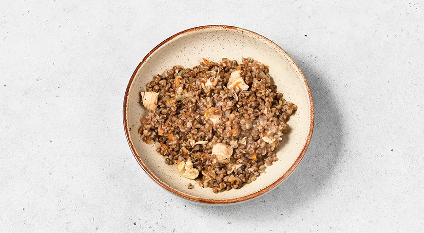 Гречка с курицей на сковороде