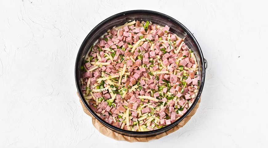 Заливной пирог с колбасой