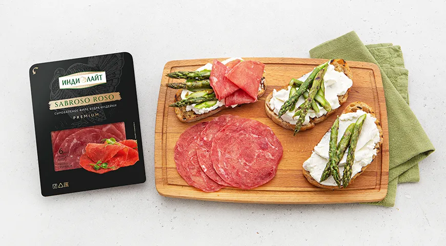 Брускетты со спаржей и Sabroso Roso