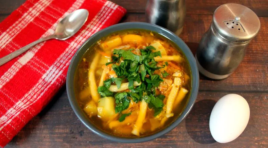 Рецепт супа на куриных окорочках с домашней лапшой