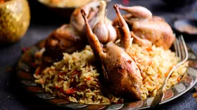 Плов с фаршированными перепелками