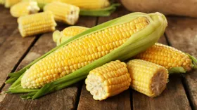Эндокринолог рассказала, кому опасно есть кукурузу