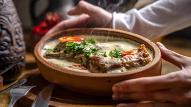 Как приготовить кролика в сметане на Рождество, чтобы в доме пахло праздником и уютом