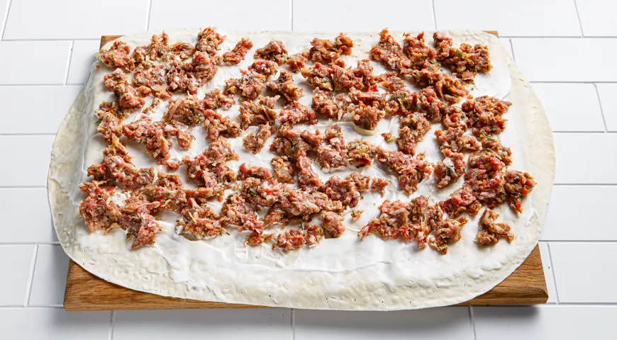 Рулетики из лаваша с фаршем (на сковороде)