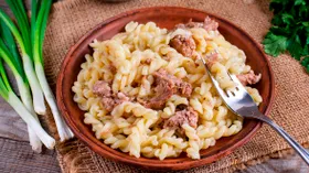 Макароны с тушенкой в мультиварке