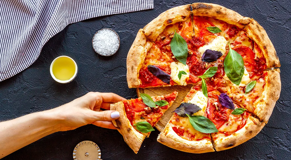 3 рецепта теста домашней пиццы из Неаполя, Нью-Йорка и Сицилии, которые нужно знать всем