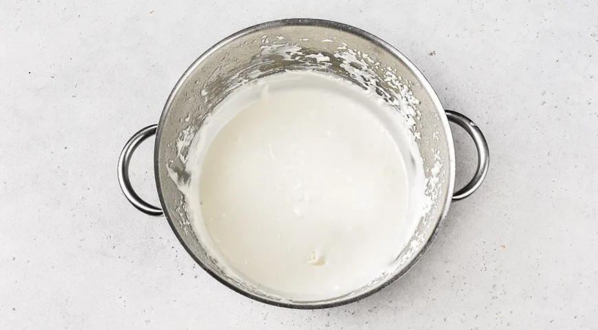 Торт из печенья, бананов и орехов