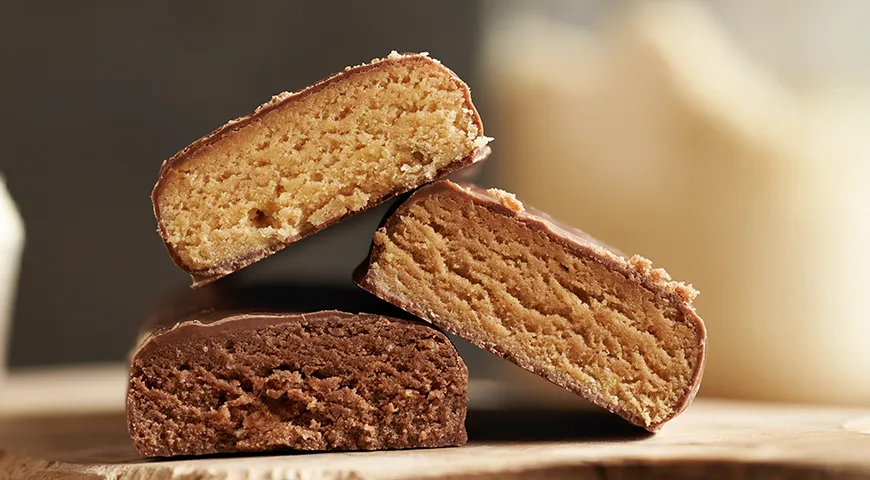 Протеиновые батончики поставляют в организм легкоусвояемый белок независимо от места и времени приема пищи