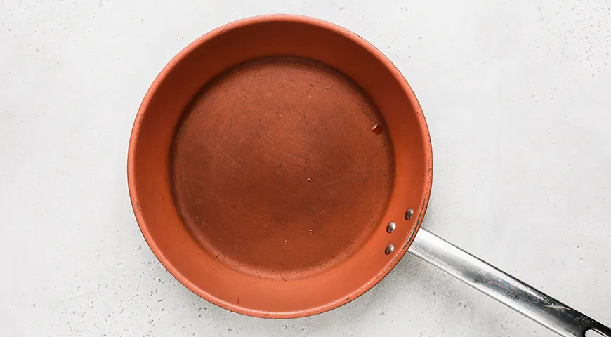 Картошка в сметанном соусе с луком