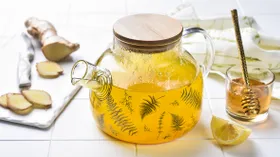 Лимонно-имбирный чай с мёдом
