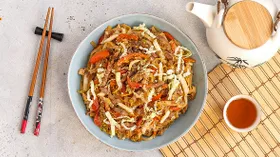 Рисовая лапша со свининой