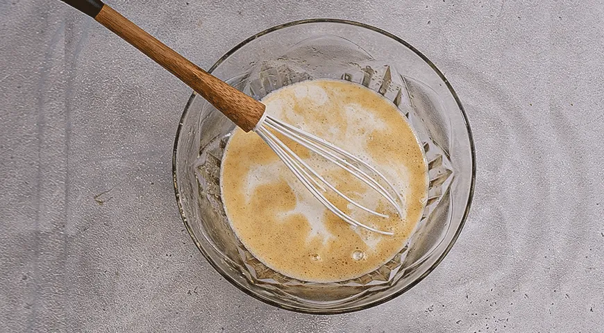 Заливной пирог с клубникой