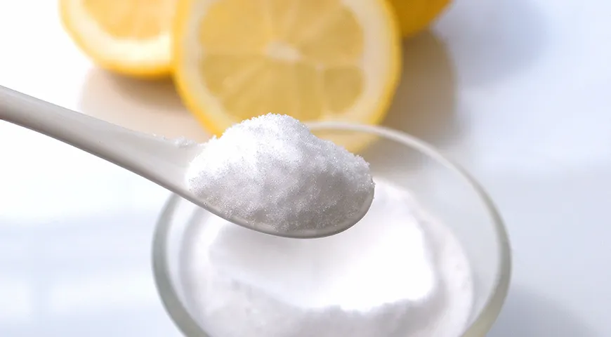 Лимонная кислота усиливает вкус блюд, работает как консервант и регулирует pH-баланс