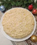 Торт «Наполеон» с миндальным лепестками