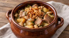 Cвинина в горшочках по-крестьянски
