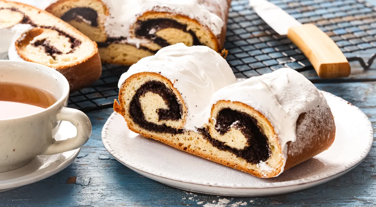 Рулет с маком из дрожжевого теста