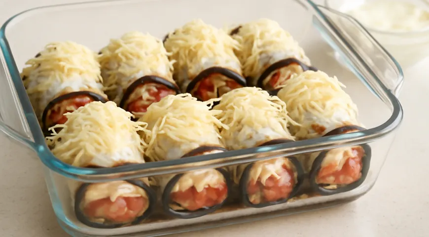 Рулетики из баклажанов с помидорами, сыром и чесноком