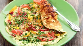 Рецепты с яйцом куриным, сливками и колбасой