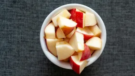 Эксперты предложили убрать говядину и яблоки из списка соцпродуктов: что это значит