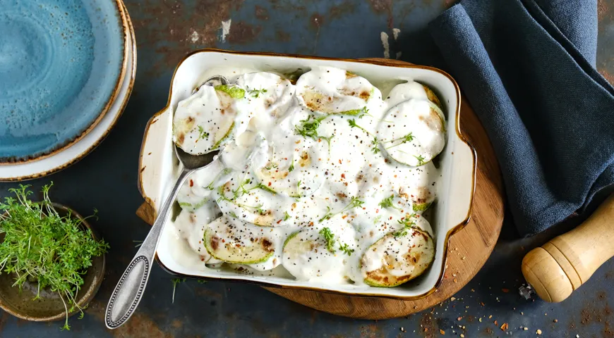 Жареные кабачки со сметаной и чесноком