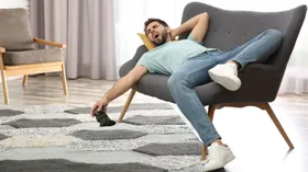 Любите прилечь после еды? Это может быть смертельно опасно, предупредила эндокринолог