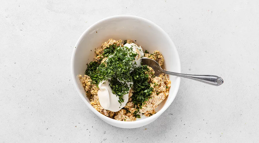 Яйца, фаршированные шпротами