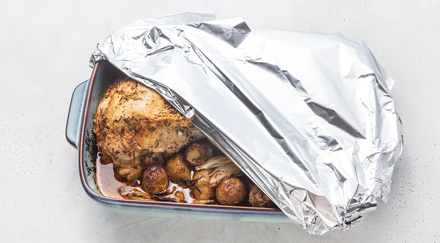 Запеченная грудка индейки с картофелем