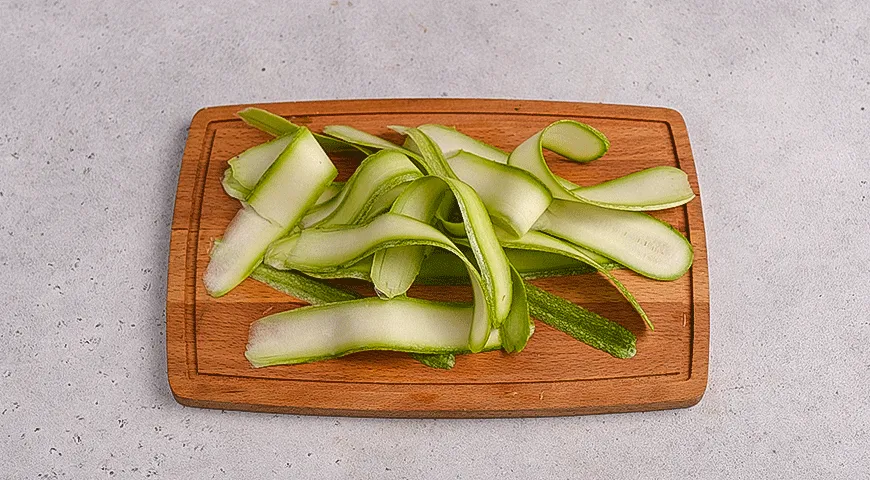 Карпаччо из кабачков с белой фасолью