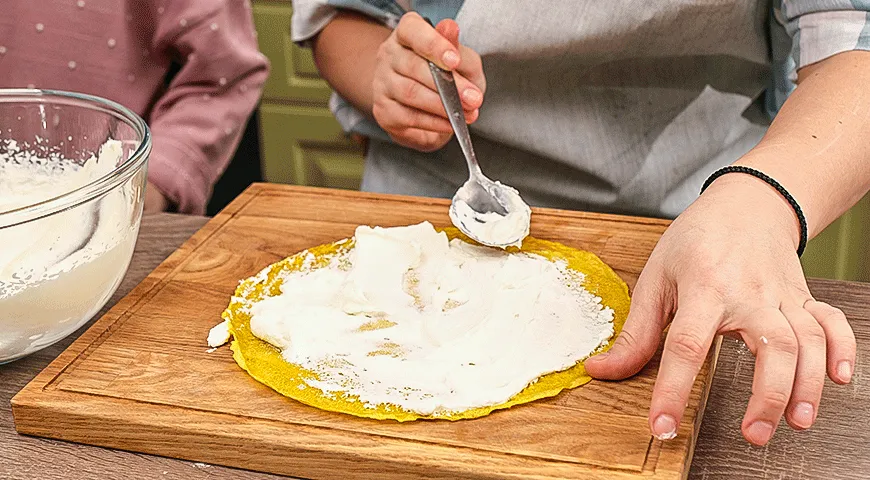 Желтые блины с маскарпоне