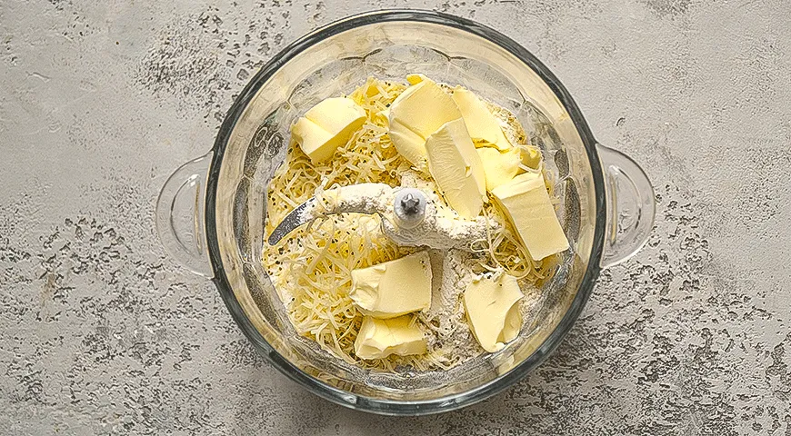 Скаффины с беконом, сыром и джемом