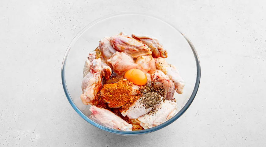 Крылышки в кисло сладком соусе на сковороде