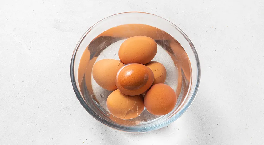 Яйца, фаршированные шпротами