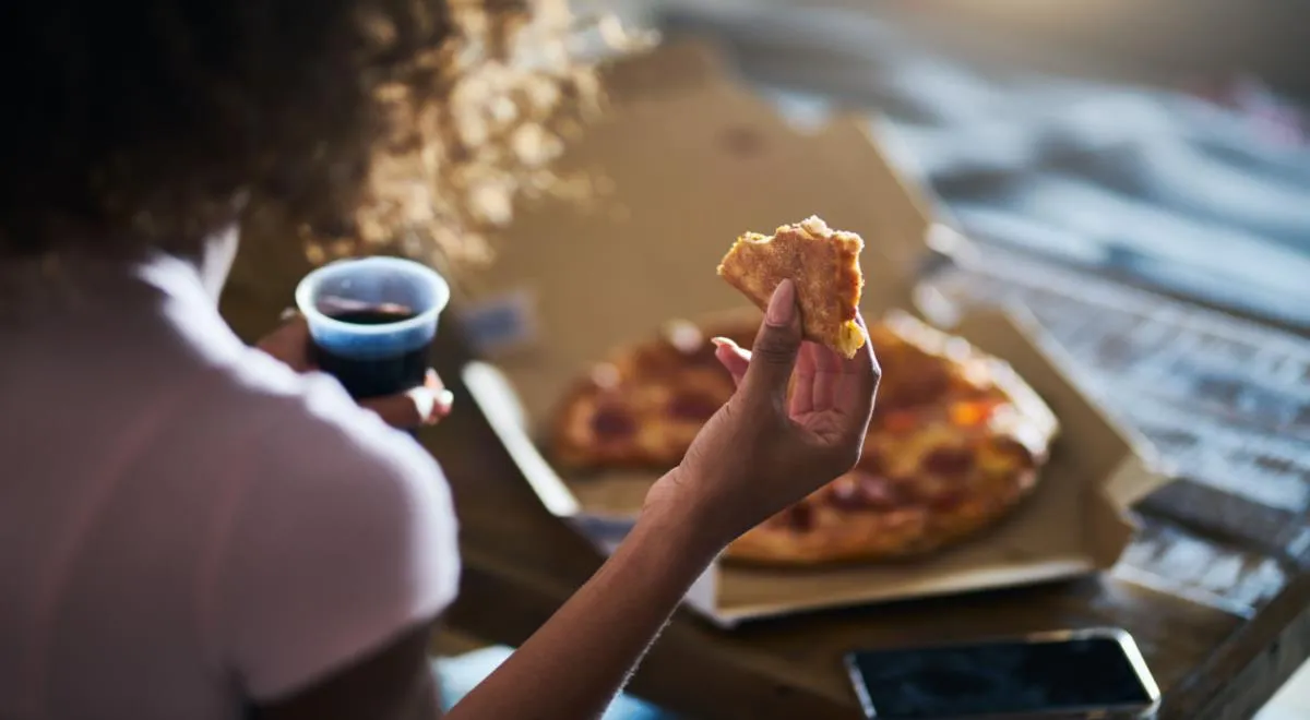 ВЦИОМ выяснил, сколько жителей России постоянно переедают — читать на  Gastronom.ru