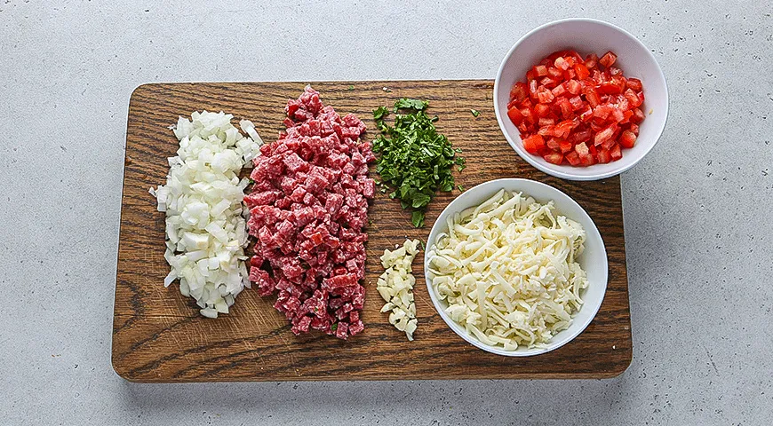 Кабачки, фаршированные салями