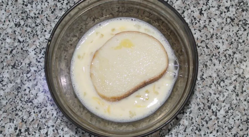 Батон жареный с молоком и яйцом, пошаговый рецепт с фото от автора ...