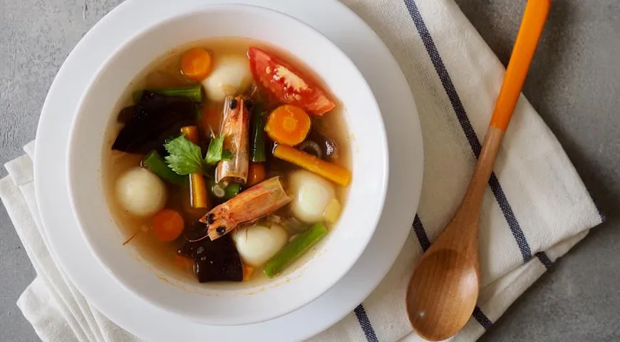 Чтобы получить насыщенный бульон-основу для очень многих супов тайской, китайской и вьетнамской кухни нужен один важнейший ингредиент – головы креветок