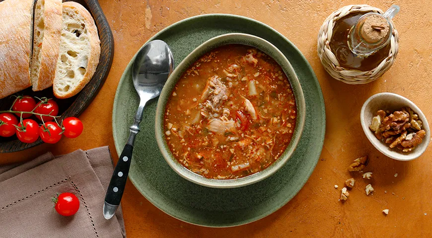 Суп «Харчо» с курицей и рисом