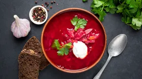 Не только сметана: консультант по питанию предложила множество других добавок к супу