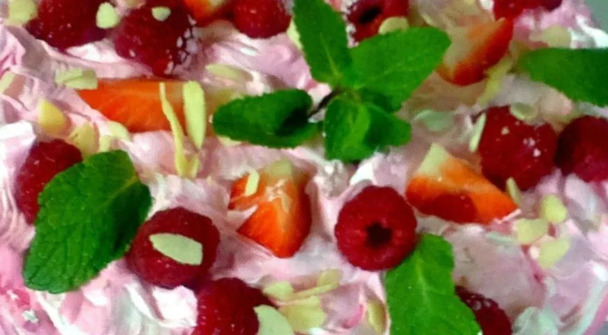 Рецепт розового торта - холодного Чизкейка с ягодами 