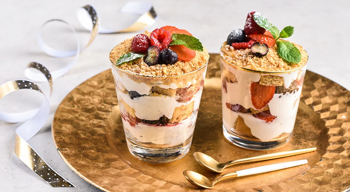 Рецепт трайфла «Медовик» в стакане