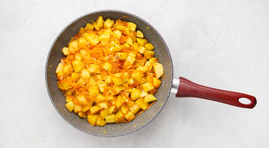 Тушеная картошка с тушенкой