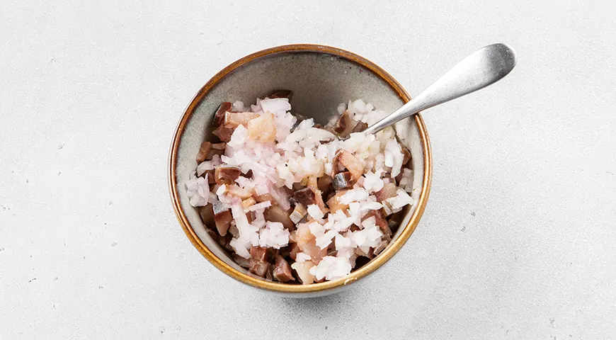 Селедка под шубой с зеленым горошком