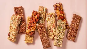 Под видом пользы — вред: вот к чему может привести употребление протеиновых батончиков