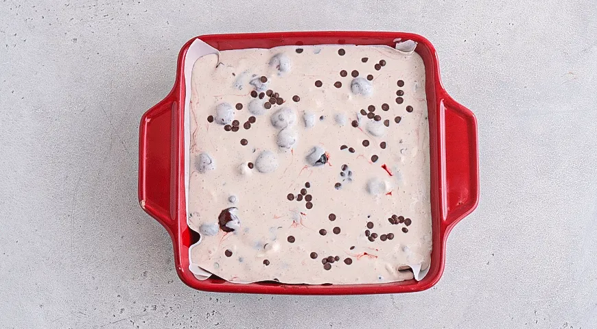 Брауни с черешней и кардамоном