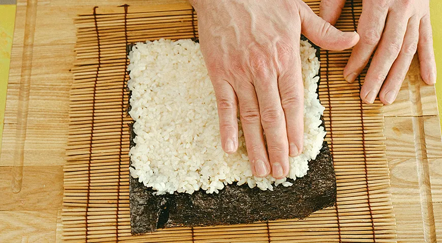 Как приготовить роллы рассказывает бренд-шеф Эльдар Мурадов