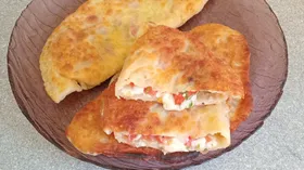 Чебуреки с помидором, сыром и петрушкой