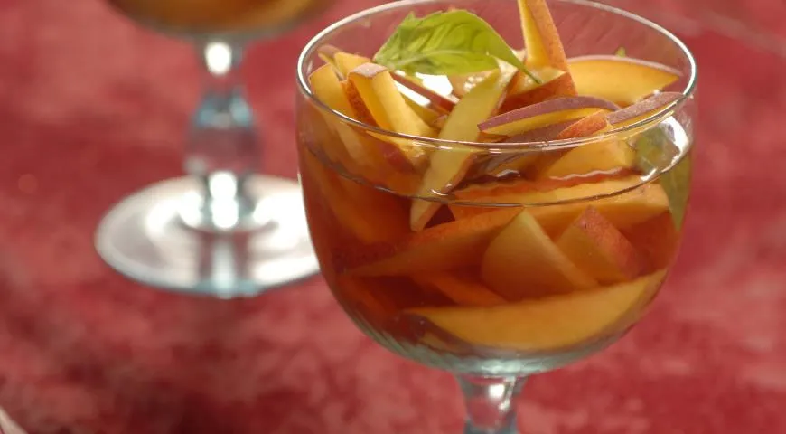 Персики: закуски, салаты, основные блюда, десерты