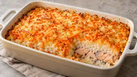 Горбуша, запеченная под рисом