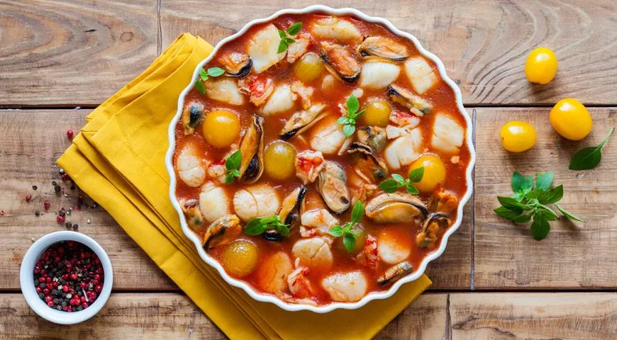 Морепродукты в томатной заливке, рецепт с мидиями